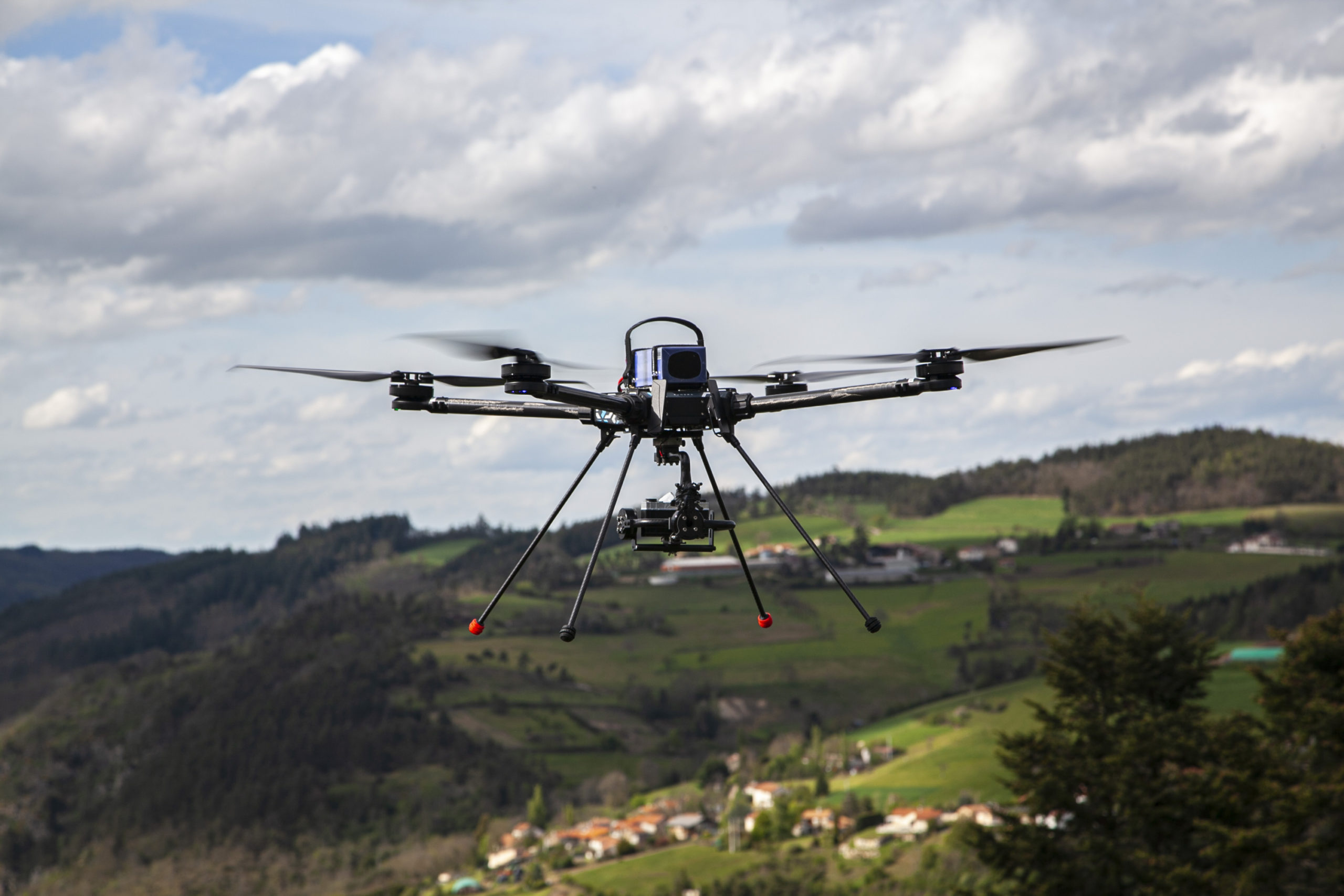 Fischer Connectors Unveils First Serial Drone – rAVe [PUBS]