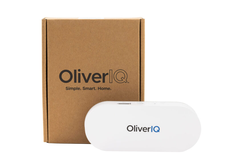 OliverIQ Hub with Packaging (2)