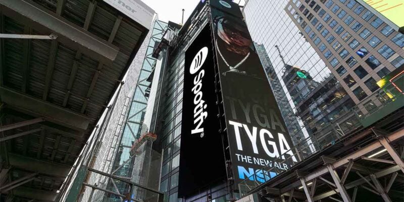 SNA Displays Adds LED Display Network to One Times Square